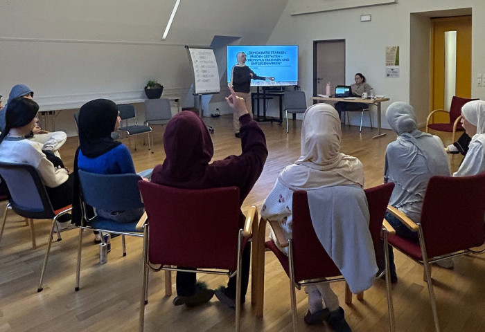 Dua1.jpg Demokratie stärken: Frieden gestalten – Extremismus erkennen und entgegenwirken 